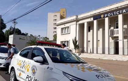 Motorista por aplicativo tem carro e dinheiro roubados durante corrida