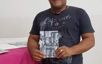 Escritor Fábio Vitorino Jorge comemora lançamento do livro “Encontros Comigo”