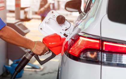 Petrobras aumenta o preço da gasolina em R$ 0,41 para distribuidoras