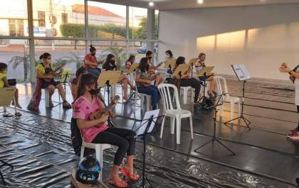 Ainda restam vagas para os cursos de viola caipira e fotografia em TL