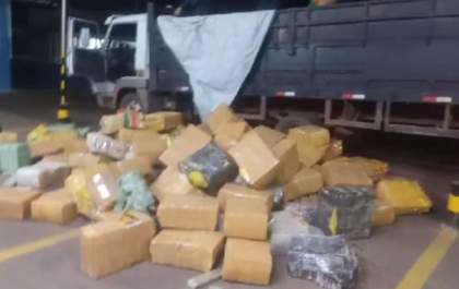 Apreensão de mais de 3,3 toneladas de maconha em MS é feita depois de 15 km de perseguição