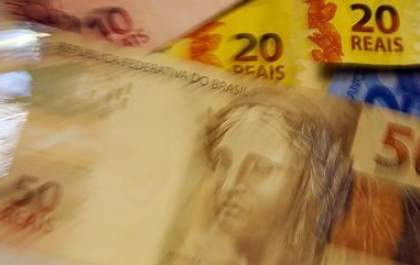 Projetos de lei querem fim da circulação de dinheiro em espécie; impressão caiu 38% desde 2020