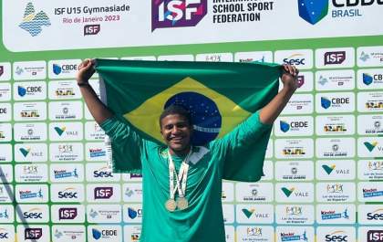 Atleta de Araçatuba é campeão mundial no arremesso de peso e de disco em jogos escolares