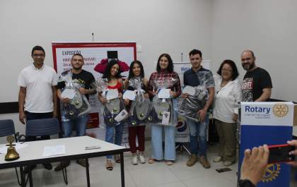 Rotary Costa Leste presta homenagem aos participantes da exposição Hiroshima Nagasaki