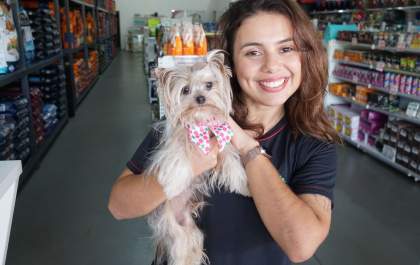 De quanto em quanto tempo é preciso dar vermífugo para pets? Equipe da VIRA LATA explica