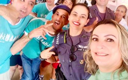 Alunos da APAE passam a manhã na sede do 28º BPM/I