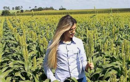 Estilosas de Camisa e Coturno