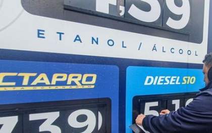 Preço do diesel deve subir em setembro com volta de impostos federais