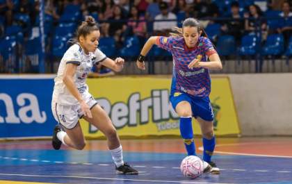 Equipe de MS entra em quadra neste domingo pela Liga Feminina de Futsal