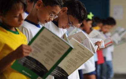 Educação: justiça suspende distribuição de material pedagógico com erros em SP