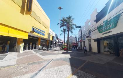 Comércio de Araçatuba poderá abrir das 9h às 15h no feriado