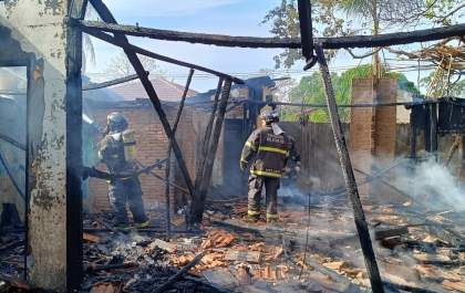 Incêndio em residência é controlado pelo 5º Grupamento de Bombeiros Militar