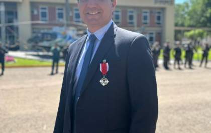 Presidente da Câmara de Vereadores de Três Lagoas recebe homenagem da PMMS em cerimônia na Capital do Estado