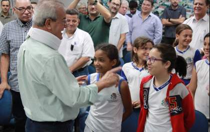 Dilador reassume a Prefeitura após afastamento por queda de bicicleta