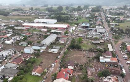 Chuvas no RS: Bombeiros encontram corpo de mulher e número de mortes chega a 49