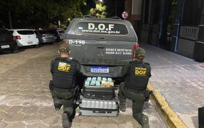 Casal em ônibus é preso com R$ 90 mil em dinheiro