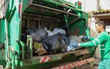 Coleta de lixo terá alteração de horário a partir de segunda-feira (25)