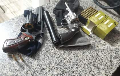 Polícia Civil prende dois por tráfico de drogas, posse ilegal de arma de fogo, receptação qualificada e crime ambiental em Paranaíba
