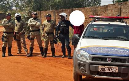 Equipe de Trânsito detém motociclista que fugiu de abordagem
