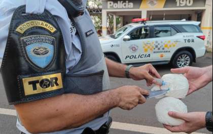 Jovem é flagrada pelo TOR com ‘próteses de cocaína’ sobre os seios