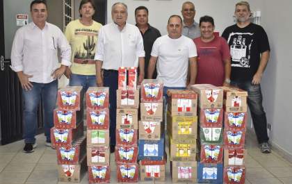 Sindicato dos Bancários doa mais de 400 litros de leite à Santa Casa de Araçatuba