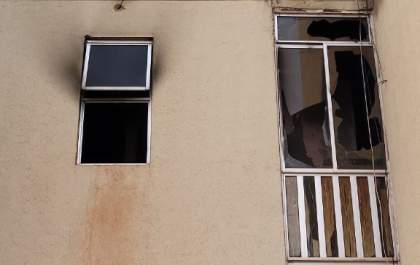 Mulher pula janela de apartamento com os filhos para escapar de incêndio