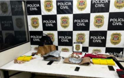 Cinco pessoas que viajavam com cocaína presa ao corpo são presas em SP