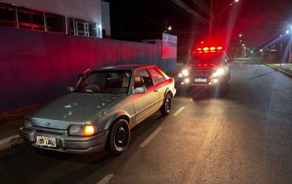 Pelotão de Trânsito apreende carro com placa adulterada