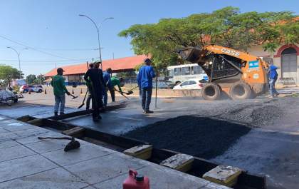 Nova faixa elevada está sendo construída na Av. Rosário Congro nesta terça-feira