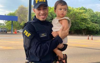 Policial Rodoviário Federal salva a vida de criança engasgada
