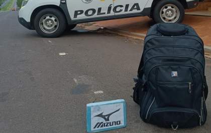 Passageira de ônibus é presa com tablete de cocaína