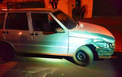 Motorista colide em veículo estacionado e é preso por embriaguez ao volante