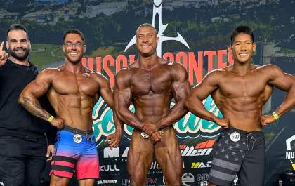 Atletas conquistam troféus em competição da maior promotora de eventos de bodybuilding do mundo