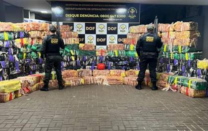 DOF apreende mais de 4 toneladas de drogas em carreta carregada com farelo de milho