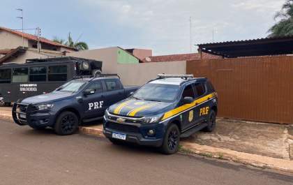 PRF e PC cumprem mandados de busca e apreensão contra três pessoas e um menor em MS