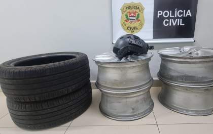 Mecânico é preso por receptação com rodas e pneus furtados