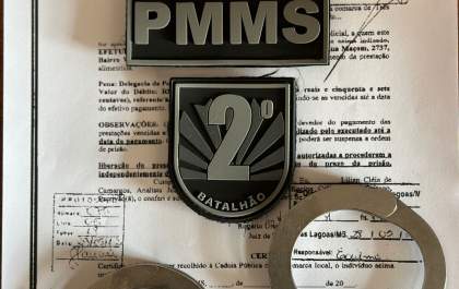 Pelotão de Trânsito descobre mandado de prisão em abordagem a veículo irregular