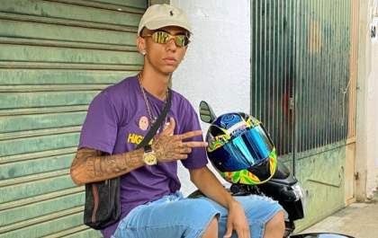 Jovem morre em colisão de carro com moto