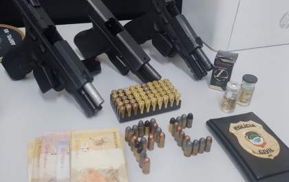 Fisiculturista suspeito de agiotagem é preso em flagrante por posse e porte de armas de fogo