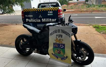 Equipe do Pelotão de Trânsito apreende motocicleta com características modificadas