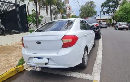 Adolescente é flagrado circulando com carro furtado