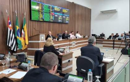 Liminar suspende lei que concedeu abono a servidores em Birigui