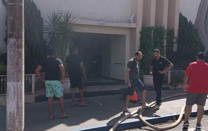 Incêndio destrói interior da 1ª Igreja Batista