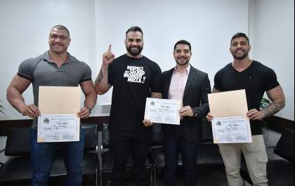 Câmara de Araçatuba concede voto de aplauso a treinador e atletas de fisiculturismo