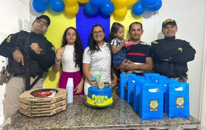 PRF realiza sonho de adolescente e comparece à festa de aniversário de 15 anos
