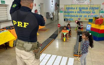PRF promove ações educativas para crianças em Três Lagoas