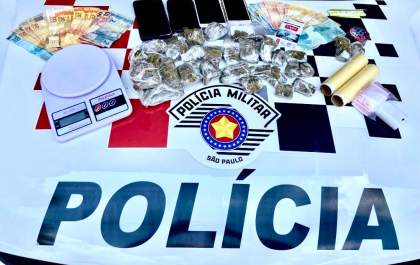 Polícia Militar prende dois e apreende mais de meio quilo de entorpecentes