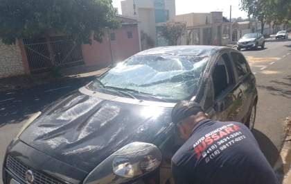 Homem tem mal súbito e capota carro na Baguaçu