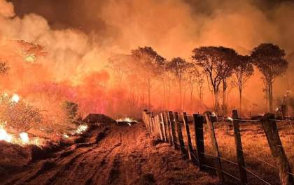 Com aeronaves e equipes extras, Governo de MS intensifica ações e combate aos incêndios no Pantanal