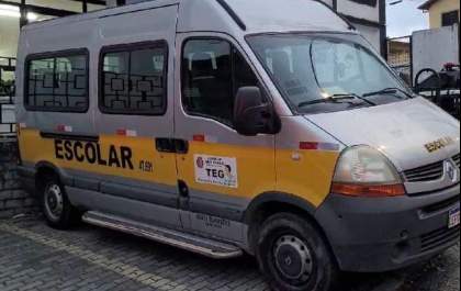 Criança morre ao ser esquecida dentro de van em São Paulo